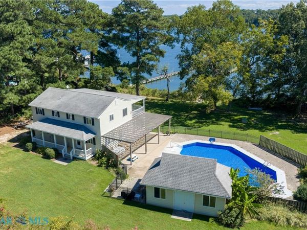 196 Churchill Road , Hartfield, VA 23071