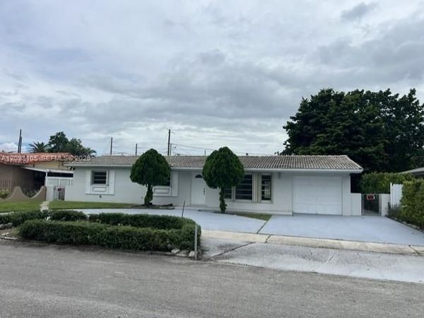 1546 W 77th St , Hialeah, FL 33014