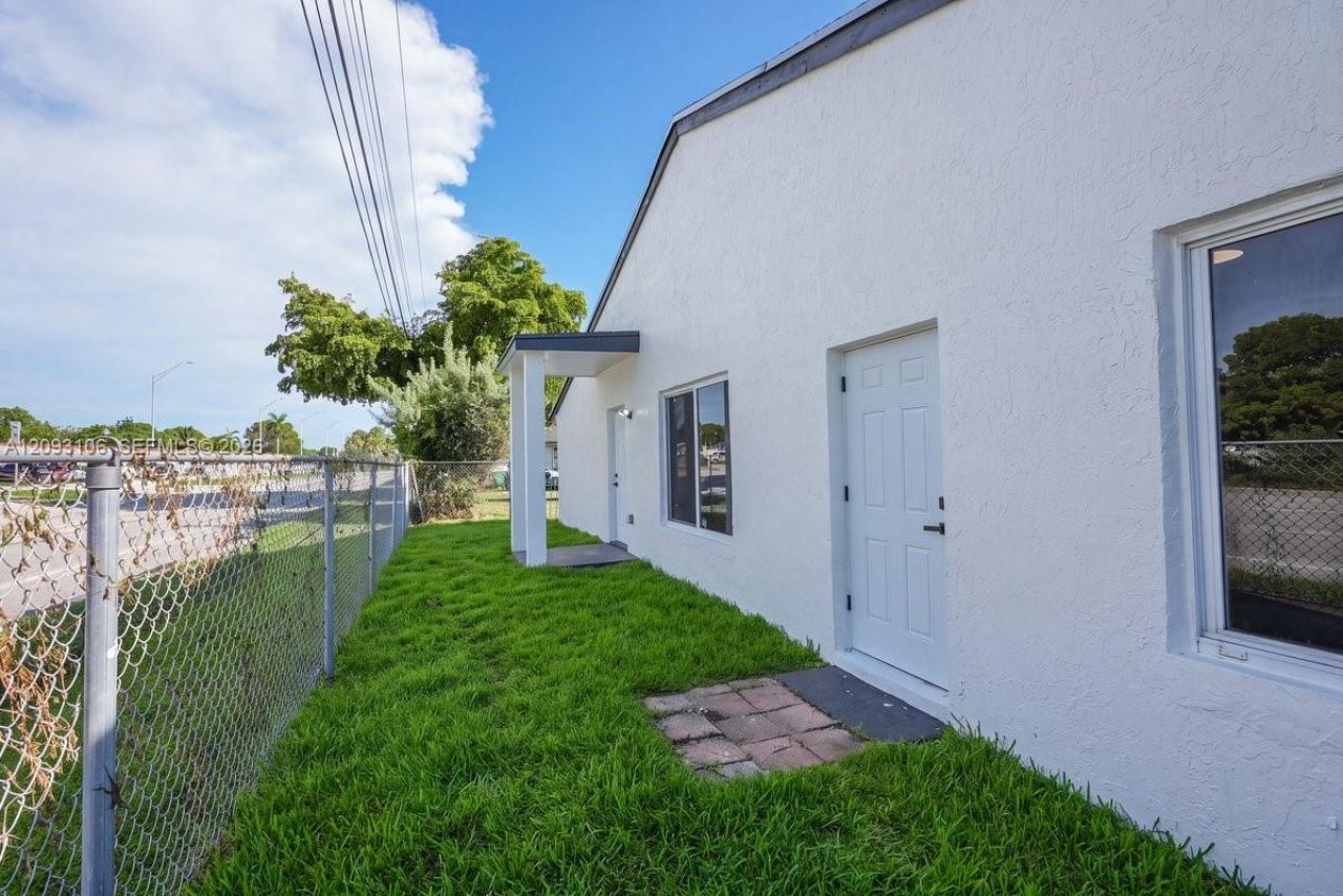 18814 NW 46th Ave, Miami Gardens, FL 33055 Photo