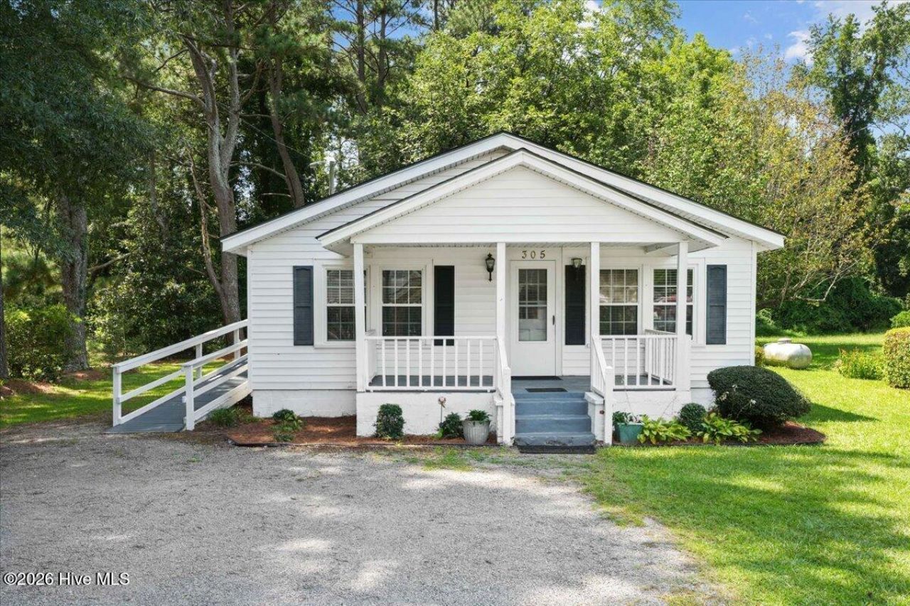 305 E 1st Street, Kenly, NC 27542 Main Photo