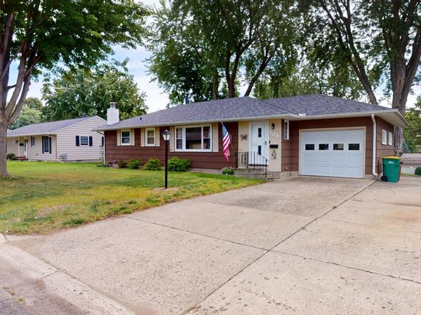204 Fairview Drive, Albert Lea, MN 56007