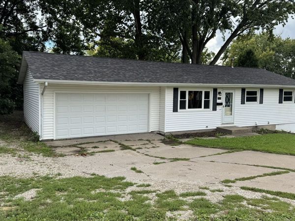 1331 SPRUCE HILLS Drive, Bettendorf, IA 52722