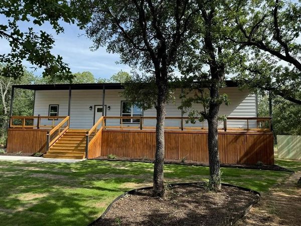 145 Greenbriar Court , Bridgeport, TX 76426