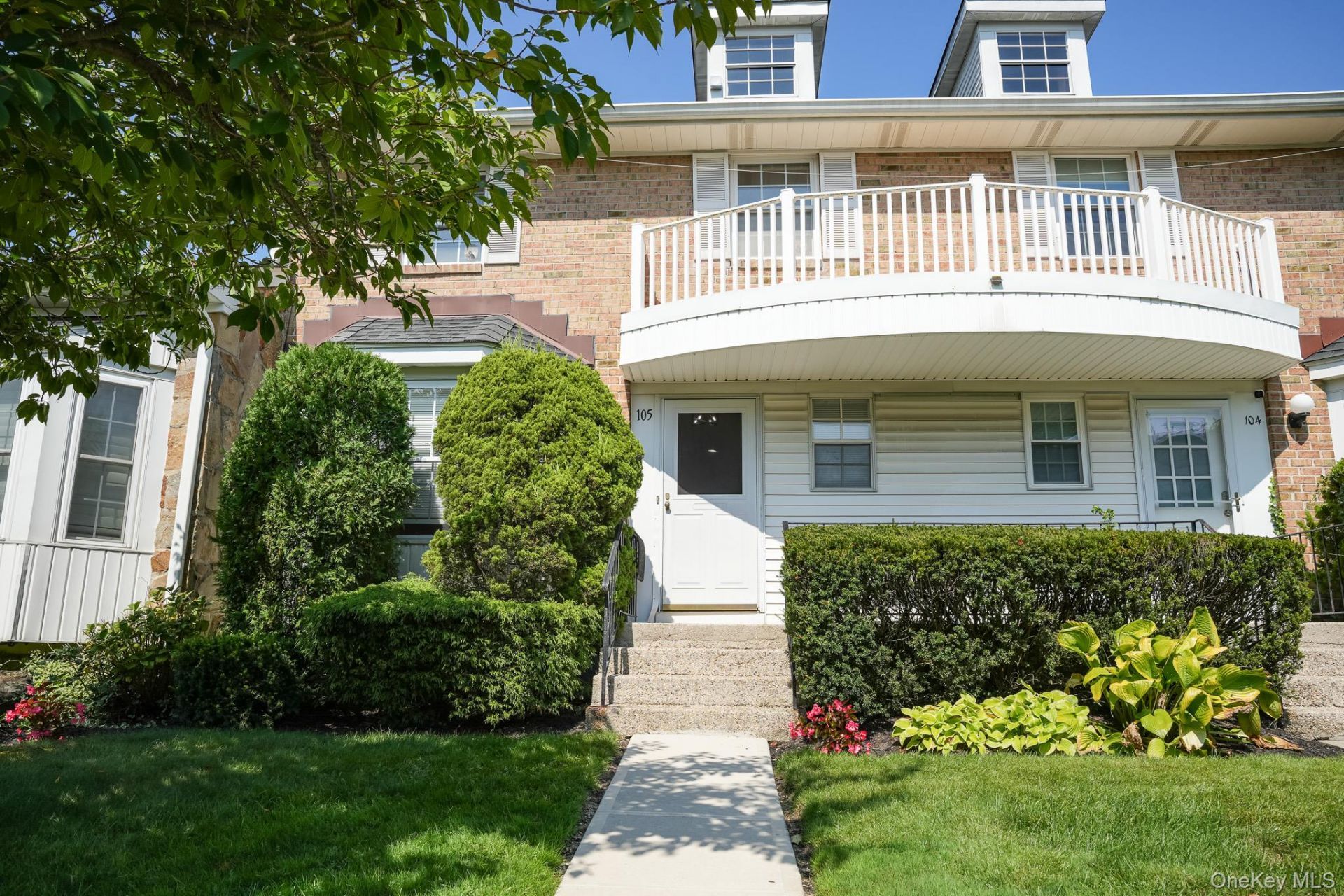 105 Glen Way , Syosset, NY 11791 Main Photo