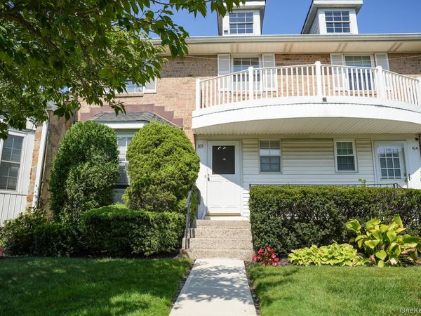 105 Glen Way , Syosset, NY 11791