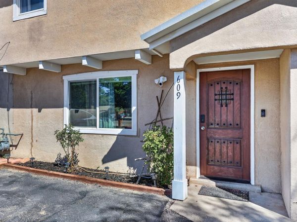 609 Grecian Lane NW, Albuquerque, NM 87107