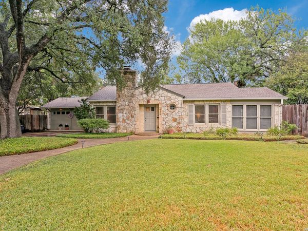 438 PASEO ENCINAL ST, Olmos Park, TX 78212