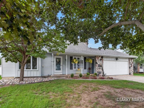 3131 Willow Creek Drive SW, Grandville, MI 49418