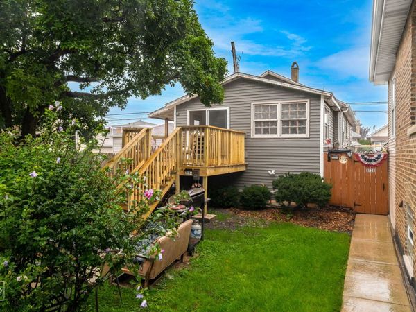 3134 N Long Avenue, Chicago, IL 60641