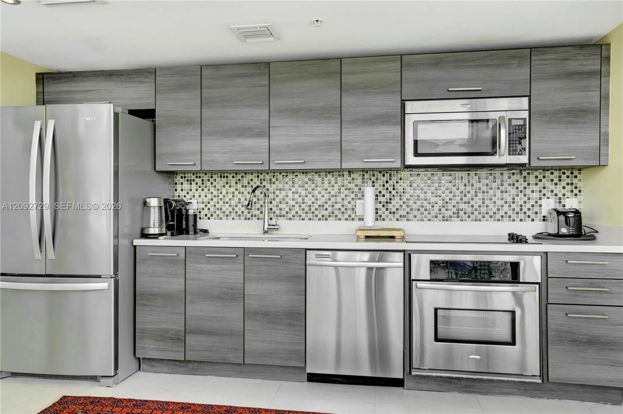 421 Meridian Ave , Unit 21, Miami Beach, FL 33139 Photo