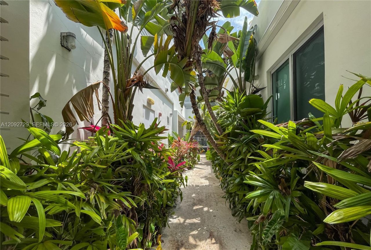 421 Meridian Ave , Unit 21, Miami Beach, FL 33139 Photo