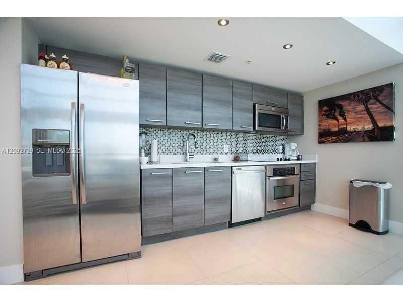 421 Meridian Ave , Unit 21, Miami Beach, FL 33139 Photo