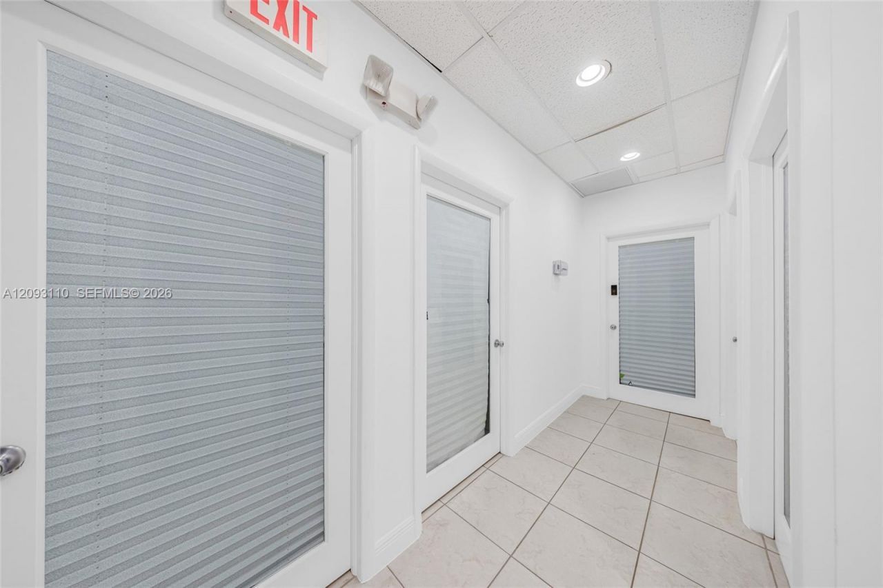 5401 Collins Ave , Unit CU-9, Miami Beach, FL 33140 Photo