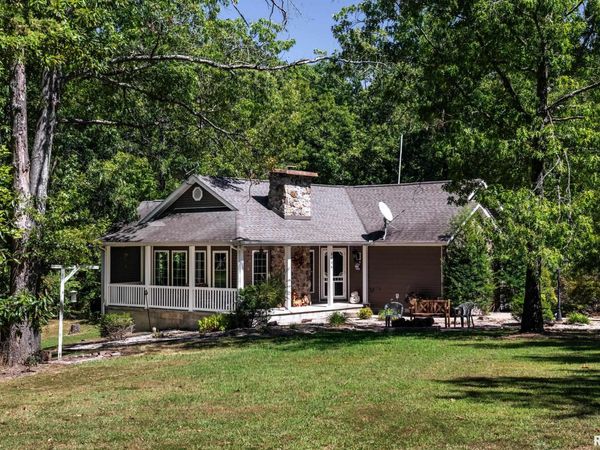 3136 LONGHORN Drive, Carbondale, IL 62902