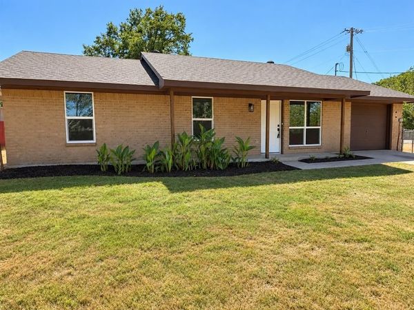527 W Aubrey Street, Pilot Point, TX 76258