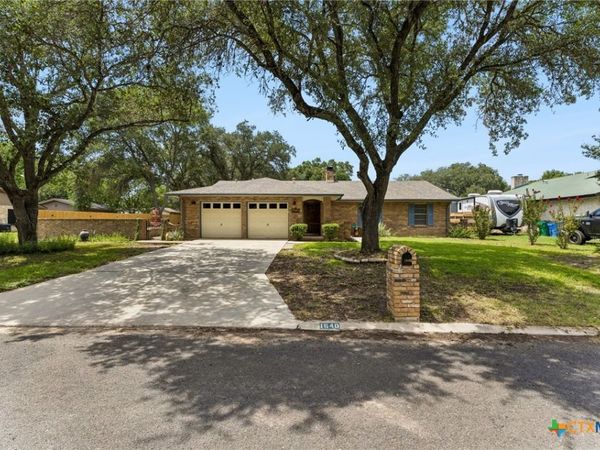 1640 Willow Lane , Seguin, TX 78155