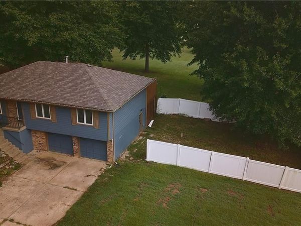32910 E Oak Hill School Road, Oak Grove, MO 64075