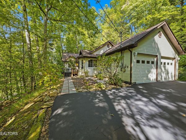 688 Ownby Drive, Gatlinburg, TN 37738