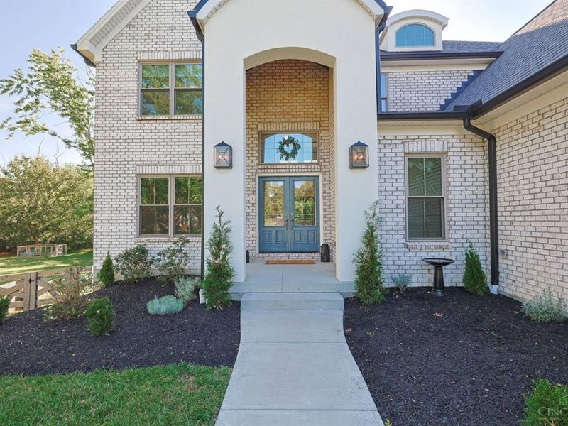 9200 Village Green Drive, Montgomery, OH 45242 Photo 2