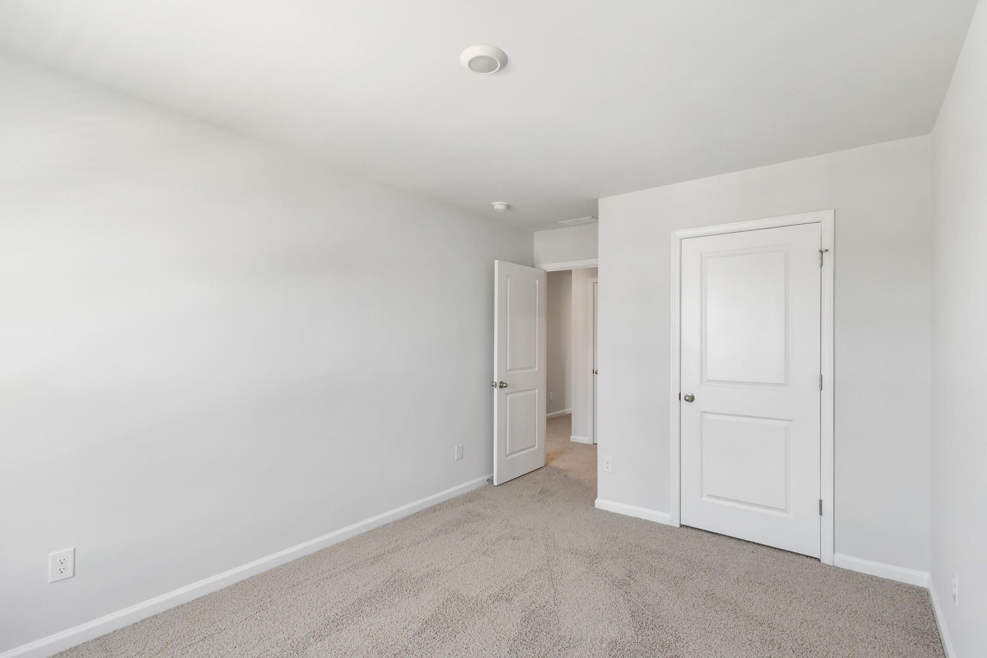 542 Tulip Poplar Drive Photo 32