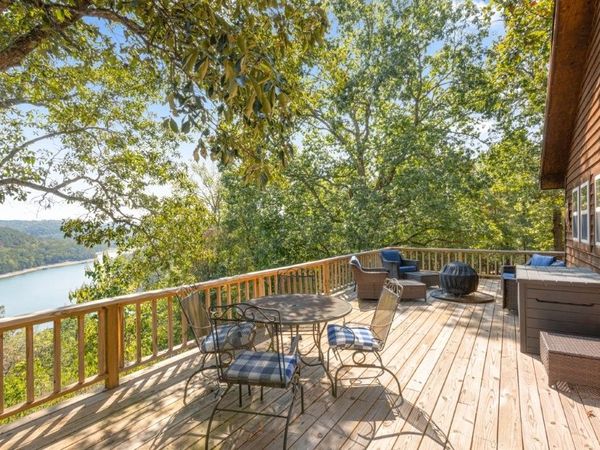 1054 County Road 155 , Eureka Springs, AR 72632