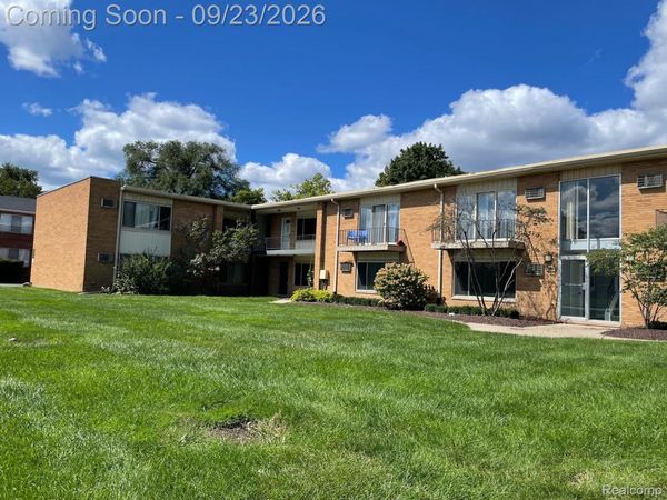 2859 E Maple Road, Birmingham, Mi 48009