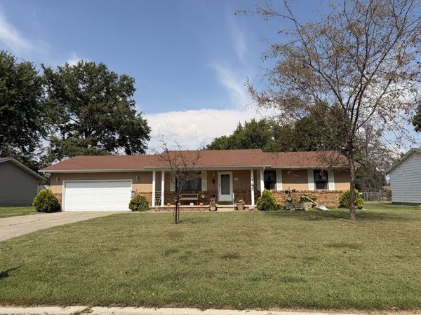 374 Northwood Lane , Salem, IL 62881