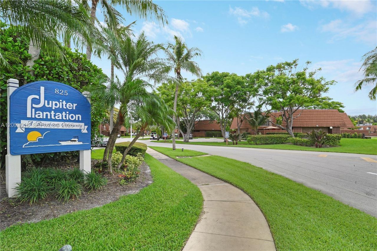 825 Center St , Unit 14B, Jupiter, FL 33458 Photo