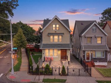 8401 104th Street, Richmond Hill, NY 11418