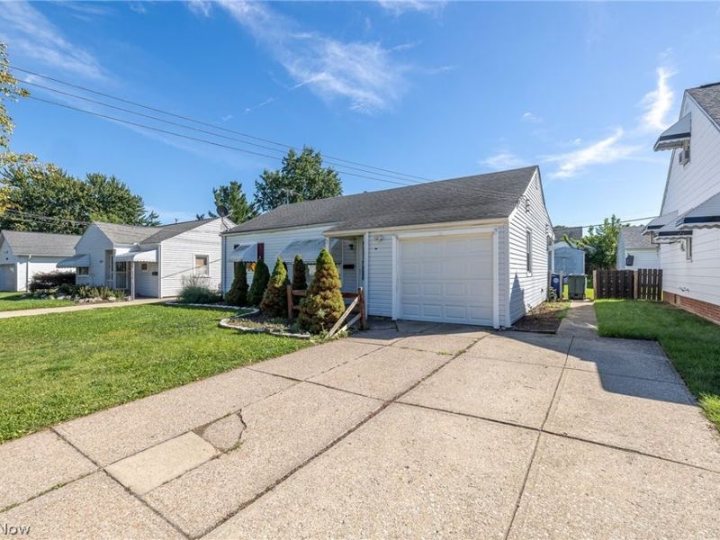 6117 Ira Avenue, Brooklyn, OH 44144 Photo 2