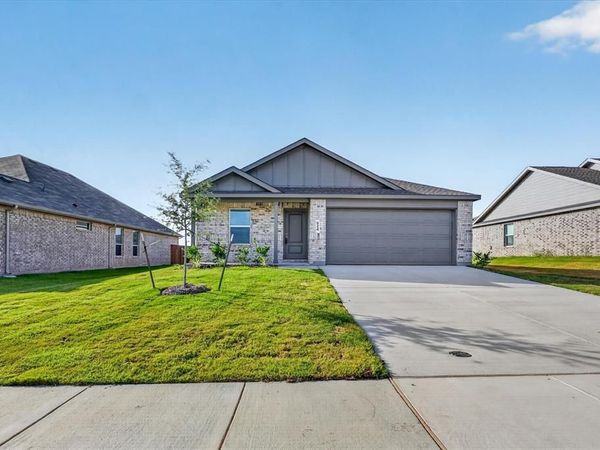624 W Criner Street , Grandview, TX 76050