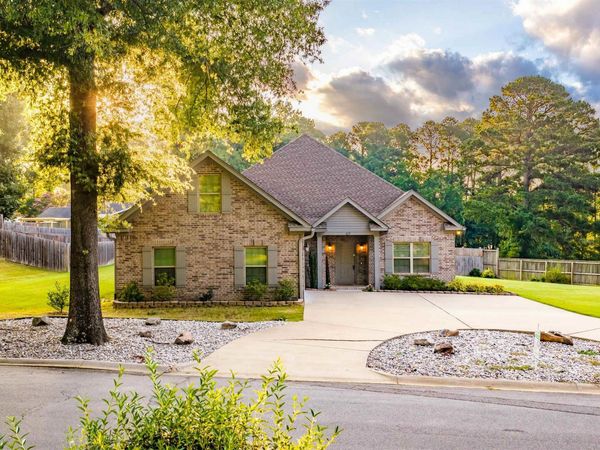 617 Edgemoor Terrace , Benton, AR 72015