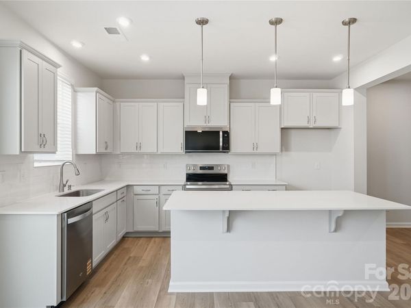 5212 Wyes Oak Lane , Charlotte, NC 28269