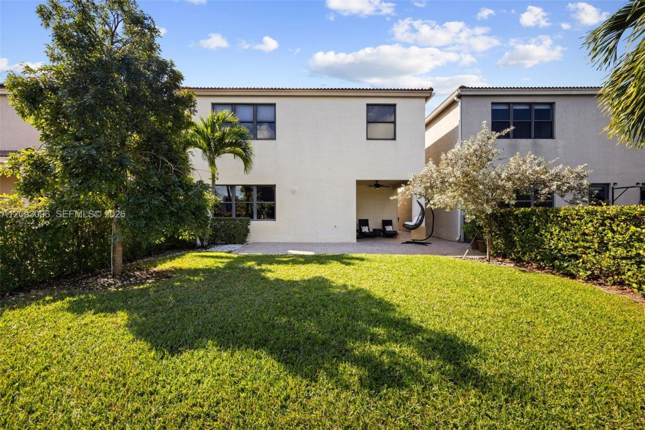 697 NE 193rd Ter , Miami, FL 33179 Photo