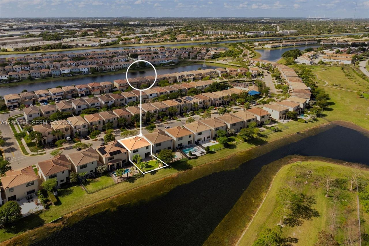 697 NE 193rd Ter , Miami, FL 33179 Photo