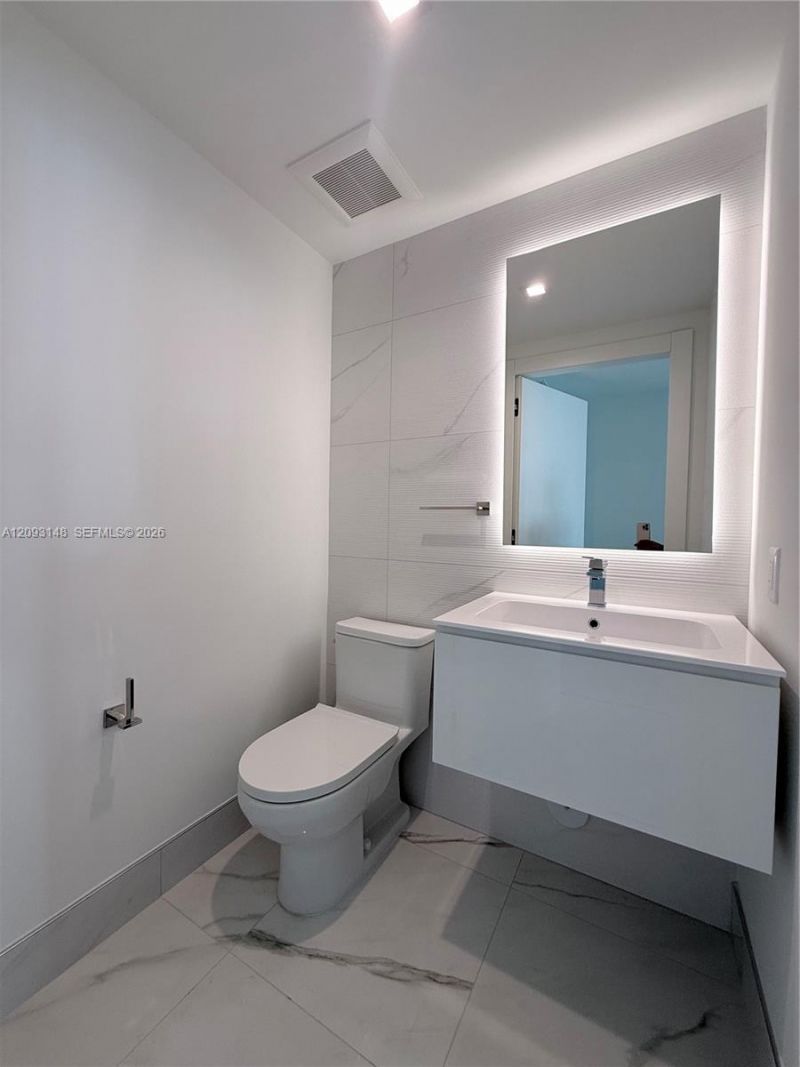 1170 E Hallandale Beach Blvd, Unit 1901, Hallandale Beach, FL 33009 Photo