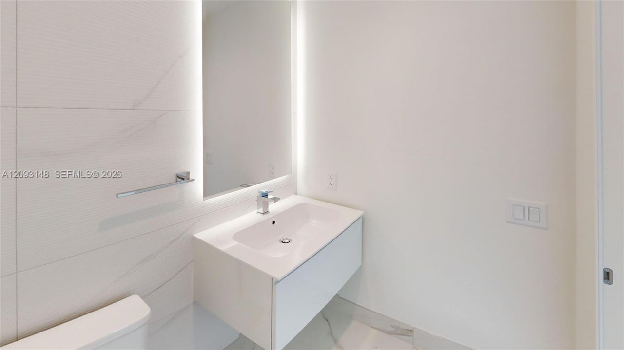 1170 E Hallandale Beach Blvd, Unit 1901, Hallandale Beach, FL 33009 Photo