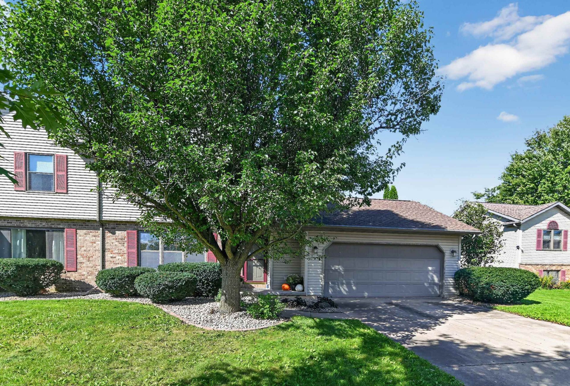 818 Edgemore Drive, Sun Prairie, WI 53590 Main Photo