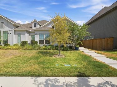 2117 Winding Creek Circle, Fort Worth, TX 76008
