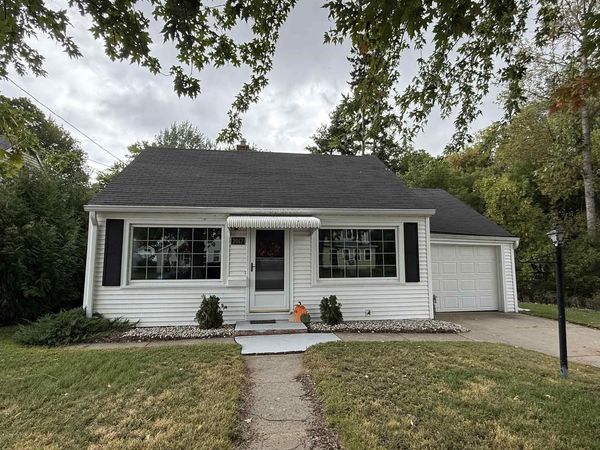 2017 10TH AVENUE, Menominee, MI 49858