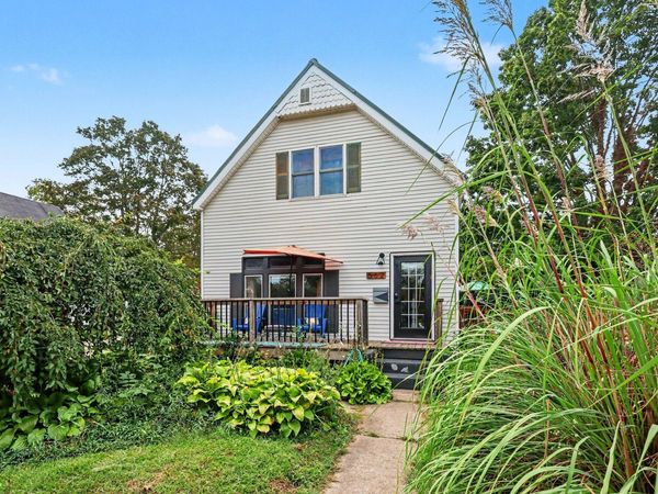 562 Kalamazoo Street, South Haven, MI 49090