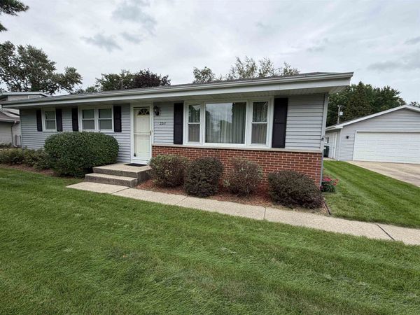 2211 E Easy Street, Beloit, WI 53511