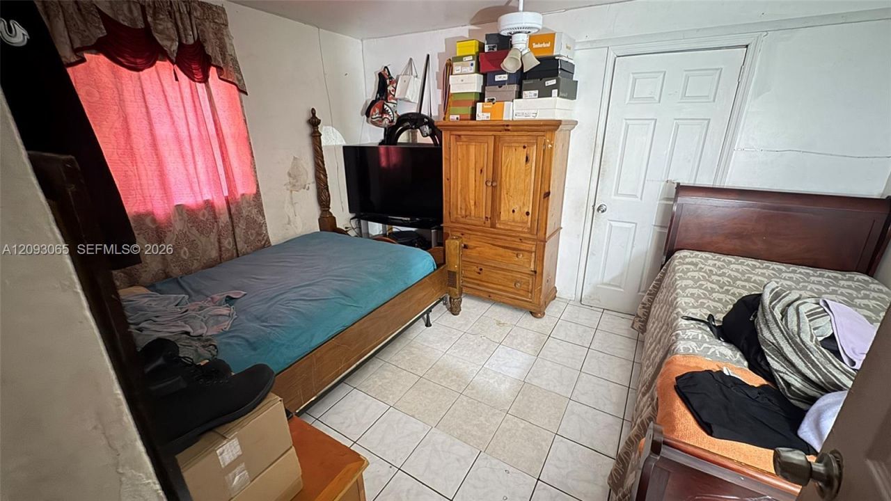 551 NE 159th St, Miami, FL 33162 Photo