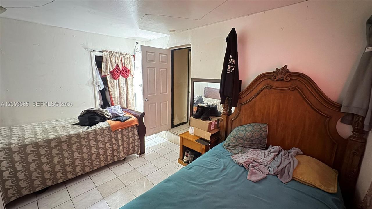 551 NE 159th St, Miami, FL 33162 Photo