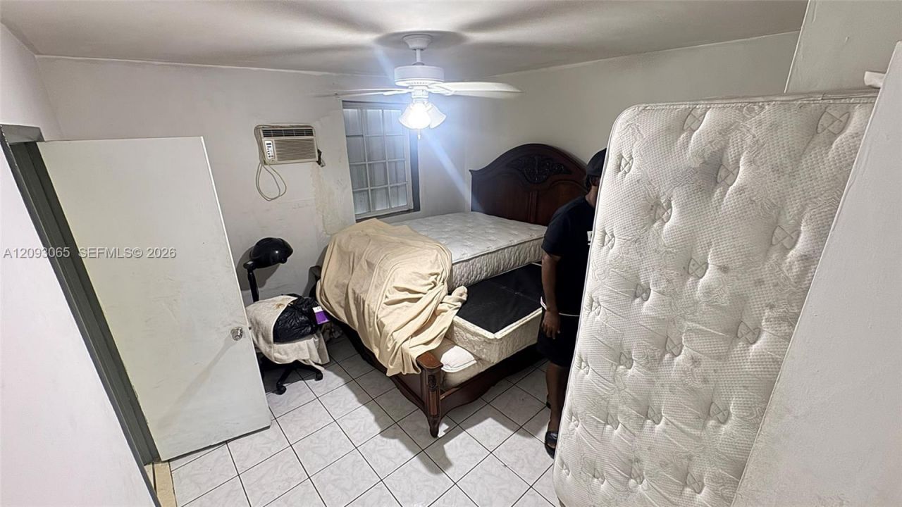 551 NE 159th St, Miami, FL 33162 Photo