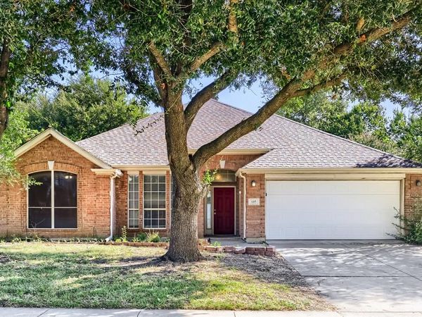 605 Oakbrook Drive , Burleson, TX 76028