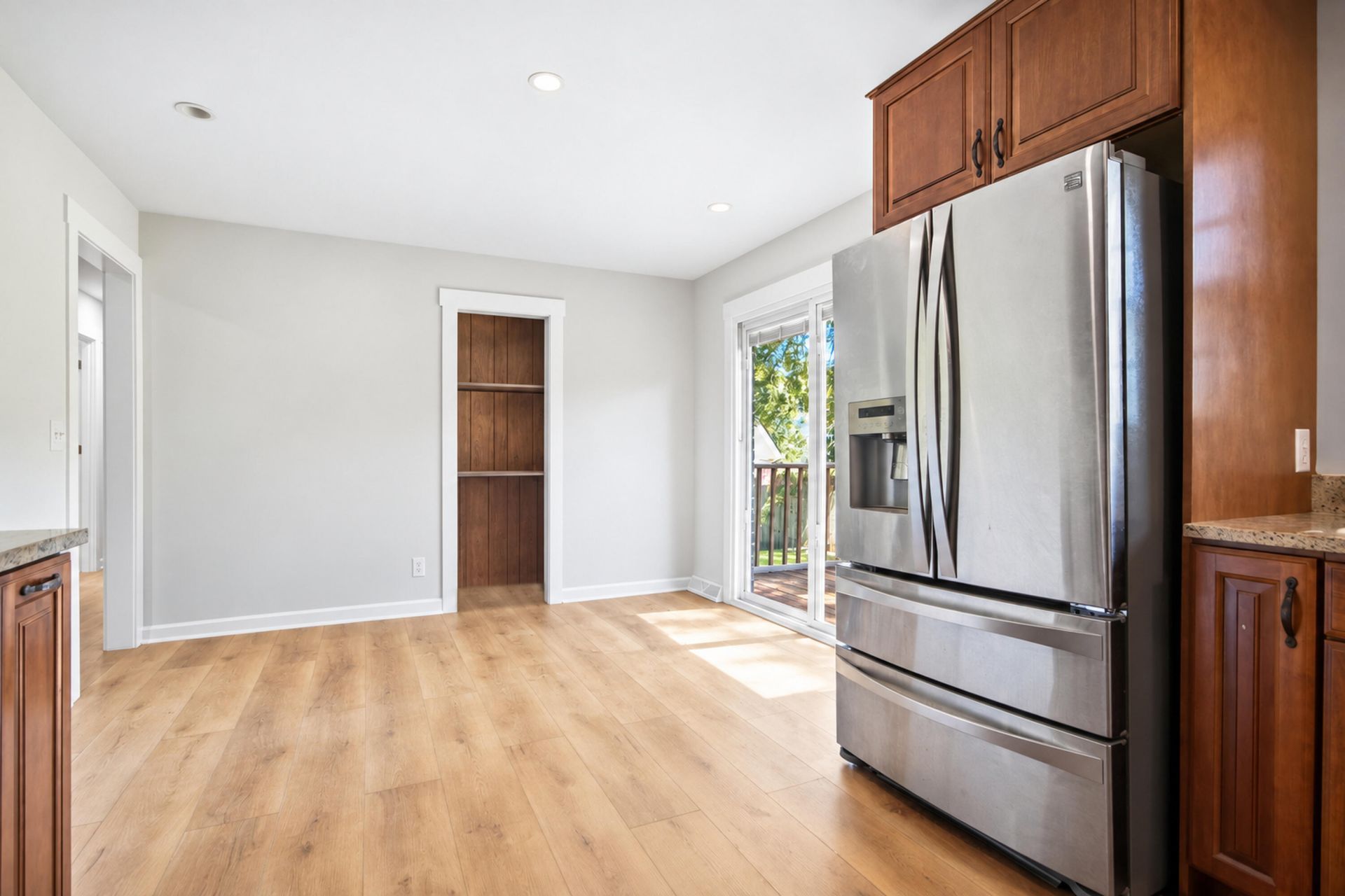 127 Clay Street Photo 16