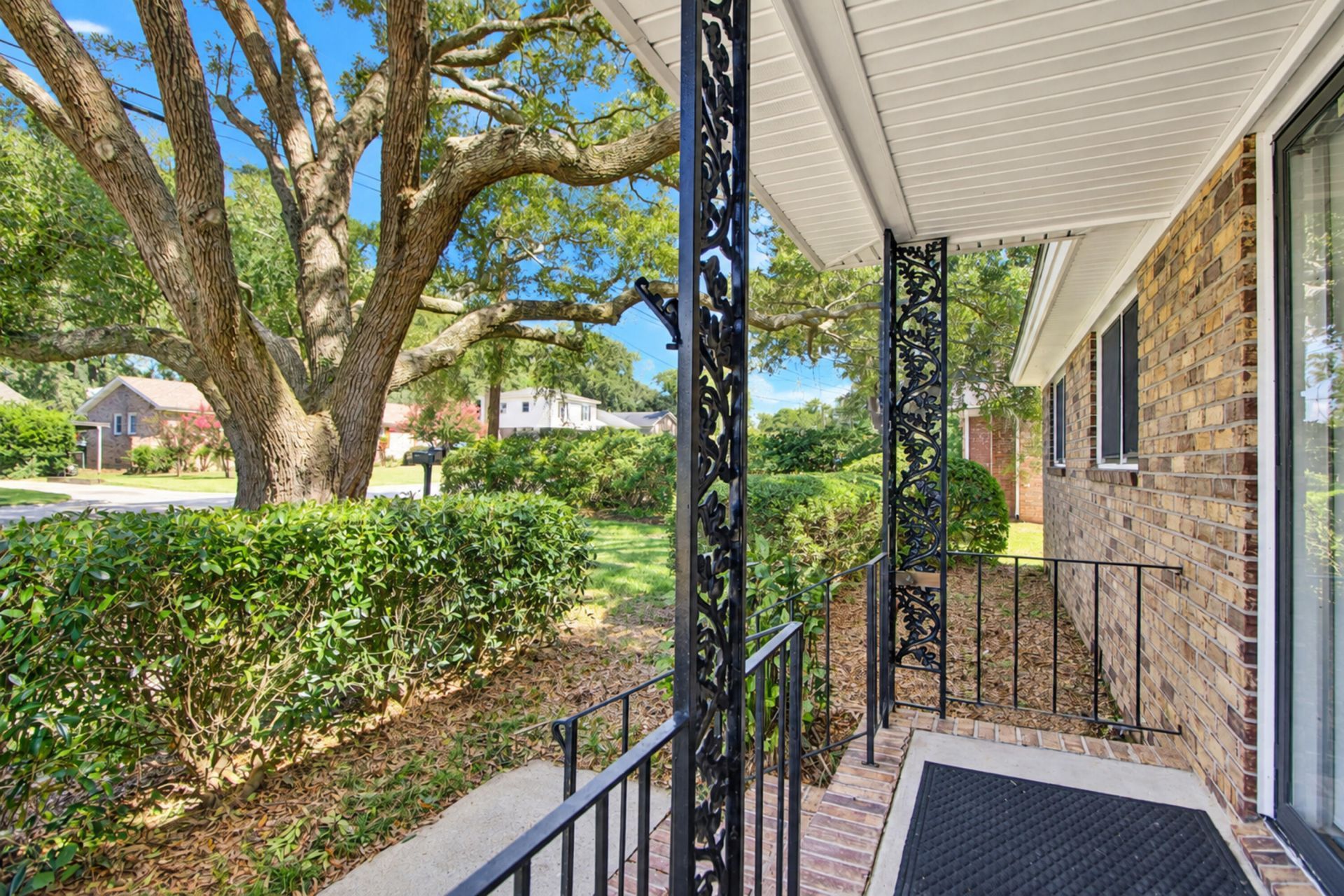 127 Clay Street Photo 7