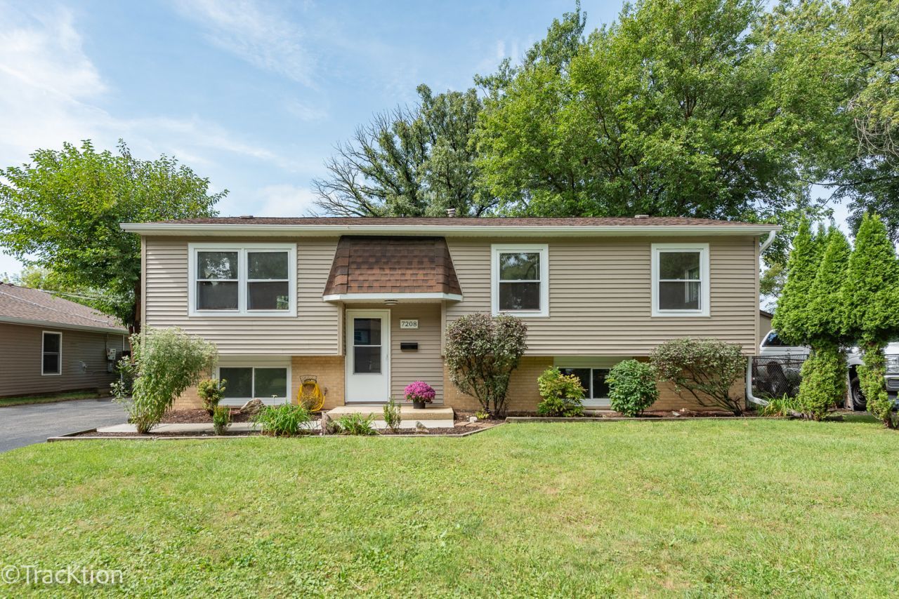 7208 Sprucewood Avenue, Woodridge, IL 60517 Main Photo