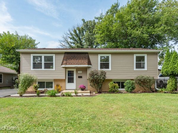 7208 Sprucewood Avenue, Woodridge, IL 60517